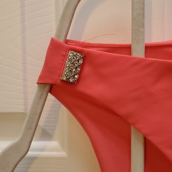 Beautiful flowy coral dress - Picture 4 of 7